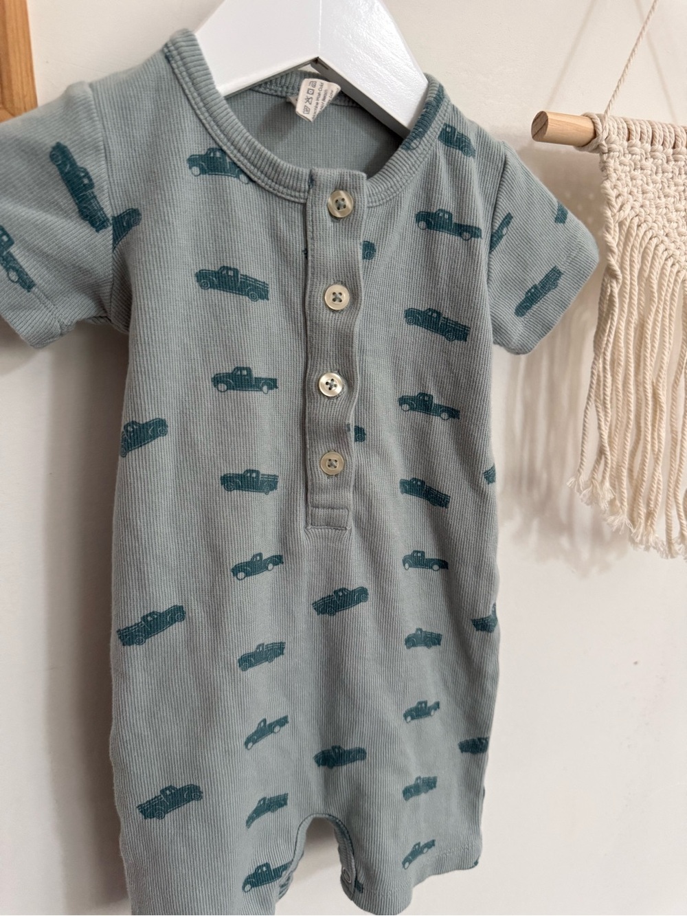 Kate Quinn - 12-18m - ribbed pickup truck button romper